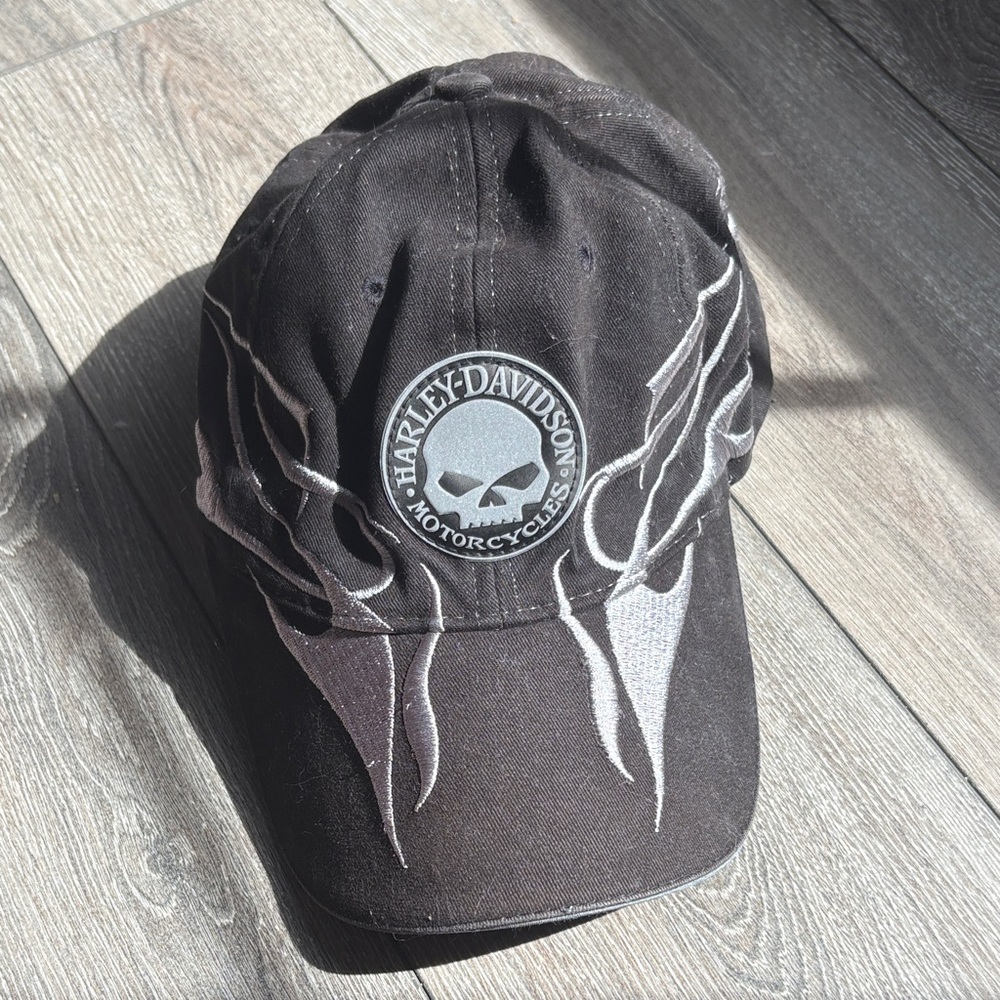 Vintage 80s Harley-Davidson Black and Silver Skull Emblem Cap